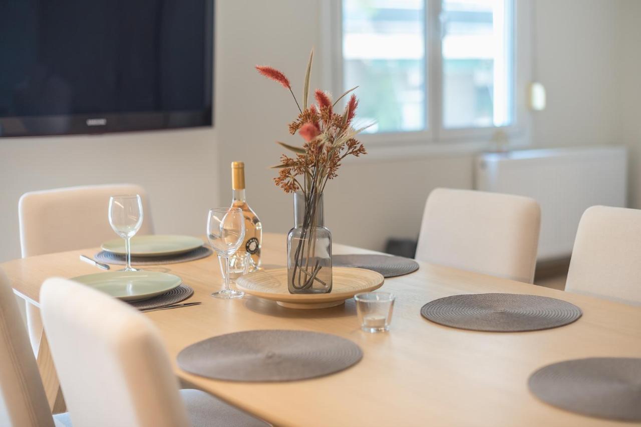 Stylish 2bdr By Acropolis Apartment